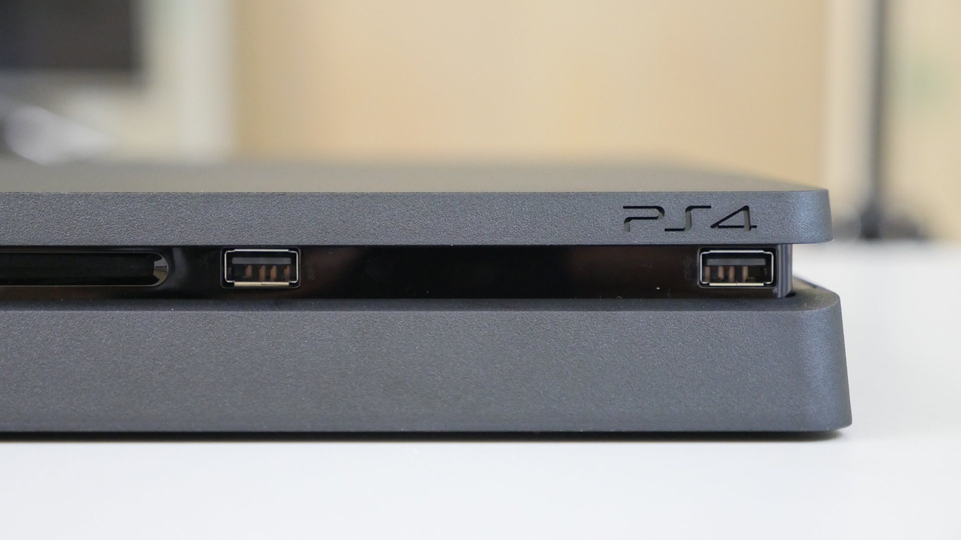 Sony presenta PlayStation 4 Slim con 1TB de disco duro