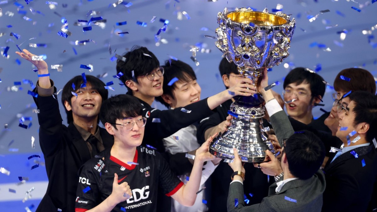 Así celebraron en China la victoria de Edward Gaming en Worlds 2021 League of Legends LoL Championship