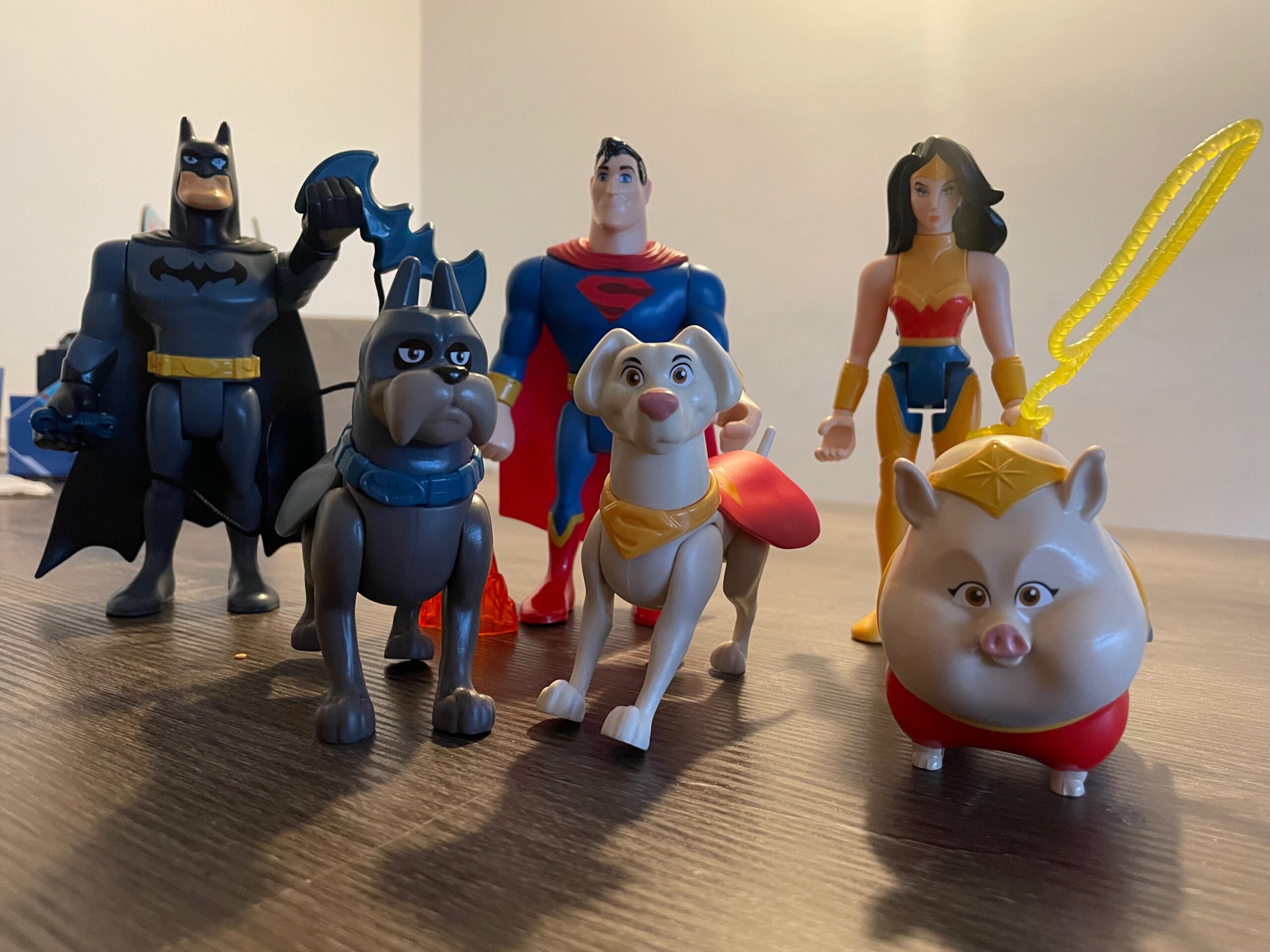 DC Liga de Súpermascotas: los juguetes y figuras basados en la película  animada